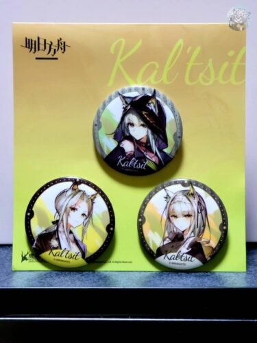 アークナイツ ケルシー 缶バッジ アクリルスダンド　セット 大陸限定グッズ「遺塵漫歩（A Walk in the Dust）缶バッジ ケルシー